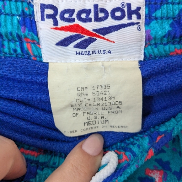 Vintage 90s Reebok Shorts – Vibrant Star Print size M - Picture 3 of 6